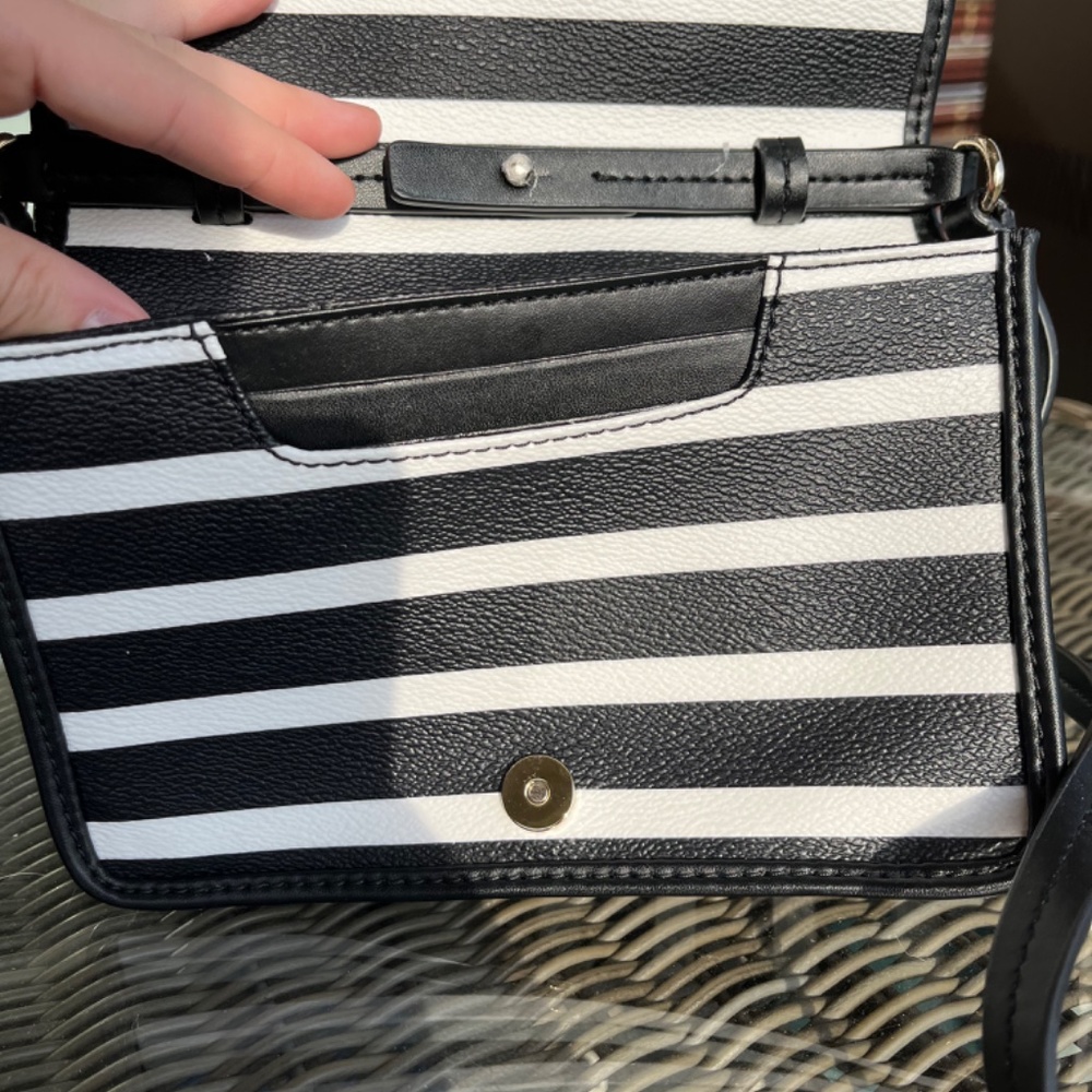 Kate Spade Crossbody - Picture 4 of 5